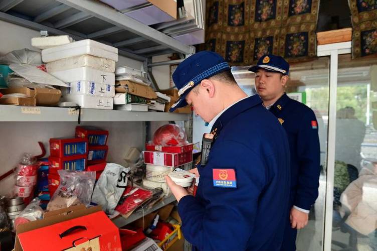 核实产品信息,发现某消防器材经营门店销售的消防